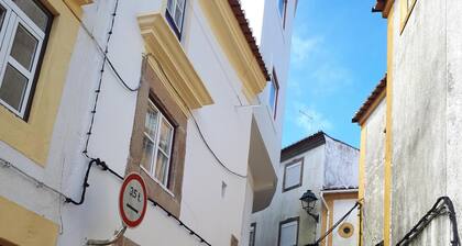 Linna talo. Seinien kokemus ja jännitys.