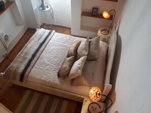 3 makuuhuonetta, työpöytä, silitysrauta/-lauta, Wi-Fi