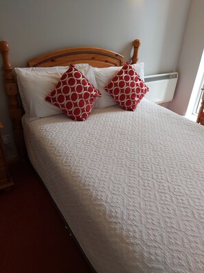 4 bedrooms, iron/ironing board, Internet, bed sheets