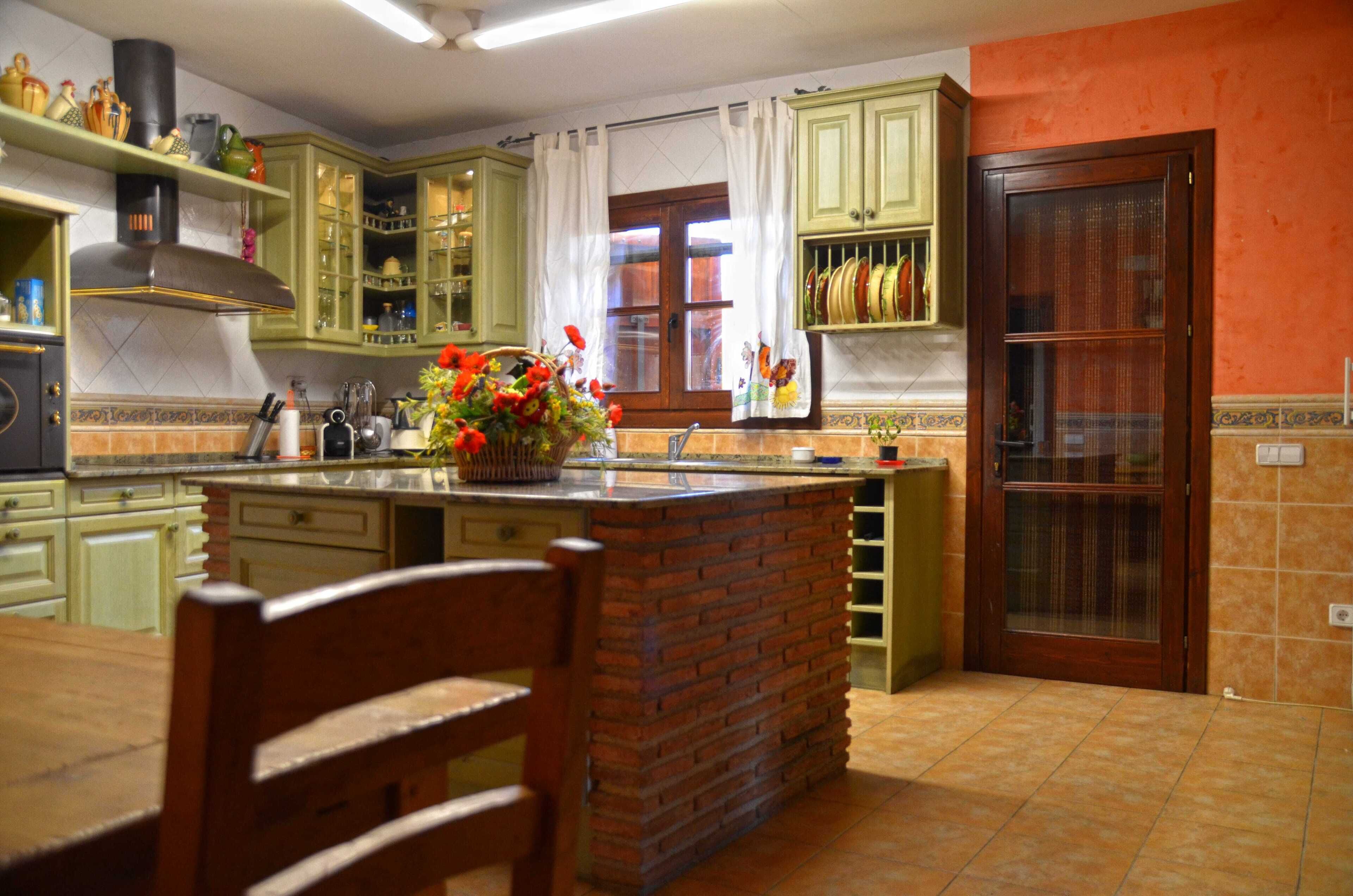 VILLA CASA LORENZANA WITH SWIMMING POOL AND LARGE GARDEN