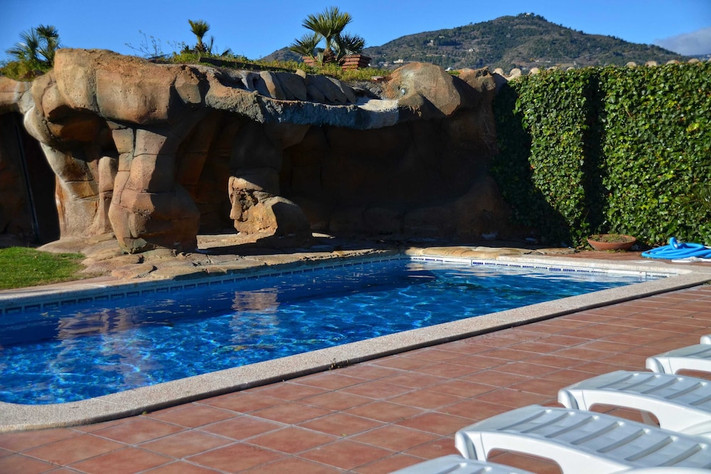 VILLA CASA LORENZANA WITH SWIMMING POOL AND LARGE GARDEN