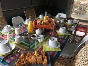 Free daily continental breakfast