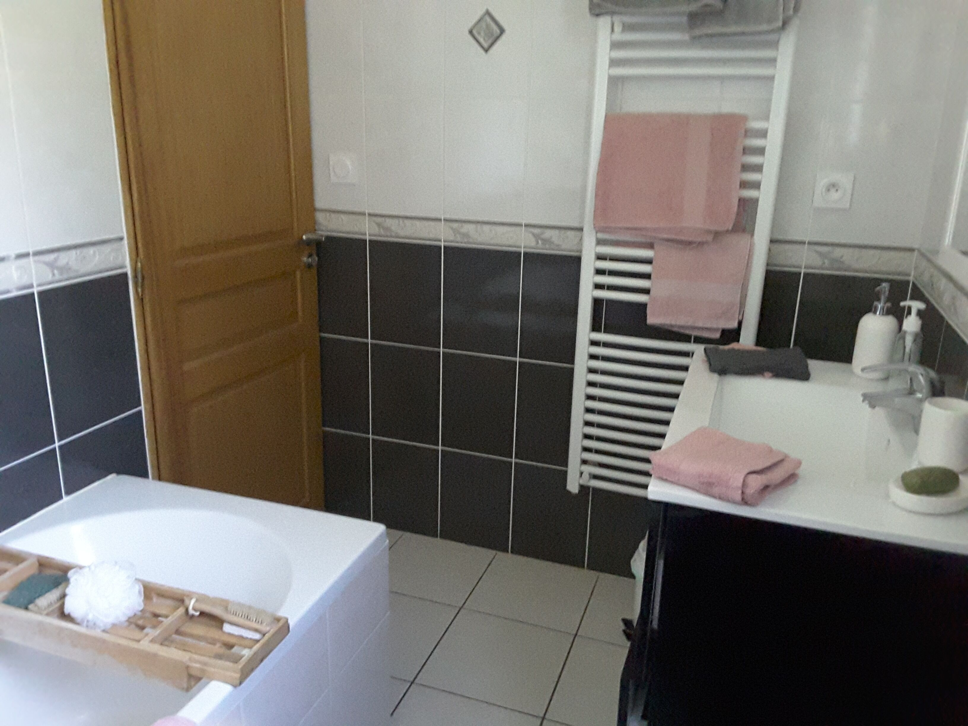 Master bedroom - swimming pool - quiet - 4km from Uzès B & B