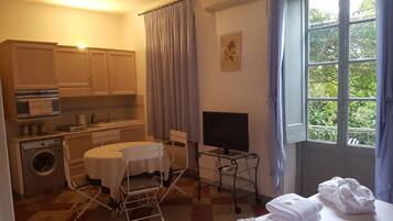 Bügeleisen/Bügelbrett, WLAN, Bettwäsche