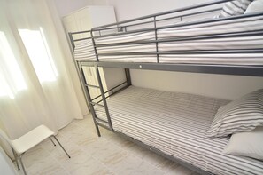 3 dormitorios, tabla de planchar con plancha, wifi gratis y ropa de cama
