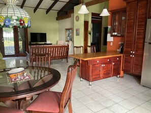 Dining - El Roble: villa directly on the beach. (El Roble)