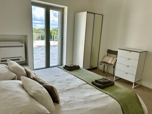 4 Schlafzimmer, Schreibtisch, Bügeleisen/Bügelbrett, kostenloses WLAN