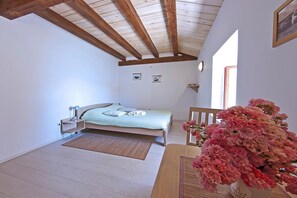 1 quarto, Wi-Fi de cortesia, roupa de cama