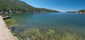 Plage à proximité, chaises longues
