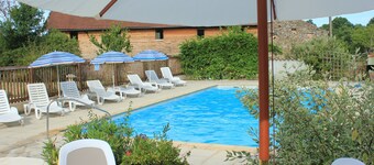 Le Rosier, Gîtes de Peyrounou. Semestrar fait à la main