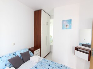 1 habitación, tabla de planchar con plancha, internet y ropa de cama 