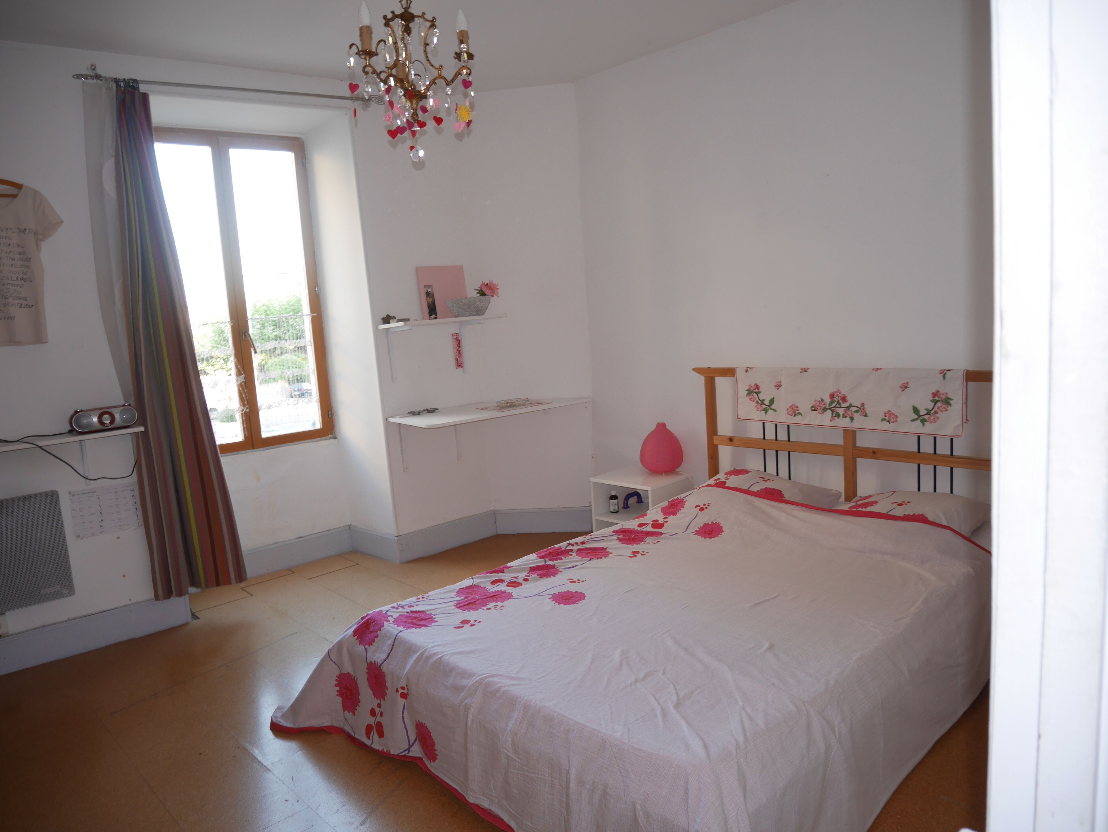 3 habitaciones, escritorio, tabla de planchar con plancha y wifi gratis 