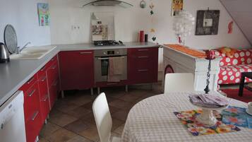 Køleskab, ovn, kogeplade, opvaskemaskine