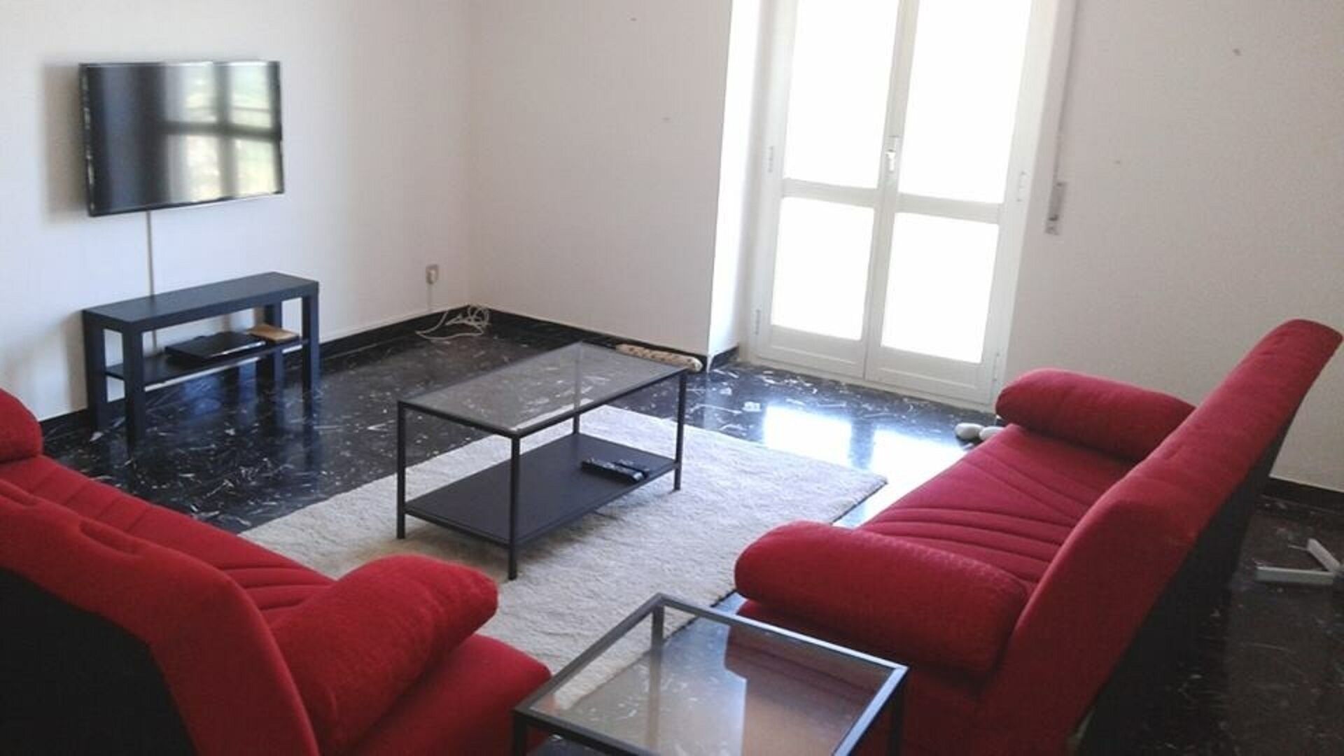 تلفزيون، مدفأة، مشغل دي في دي، ستيريو