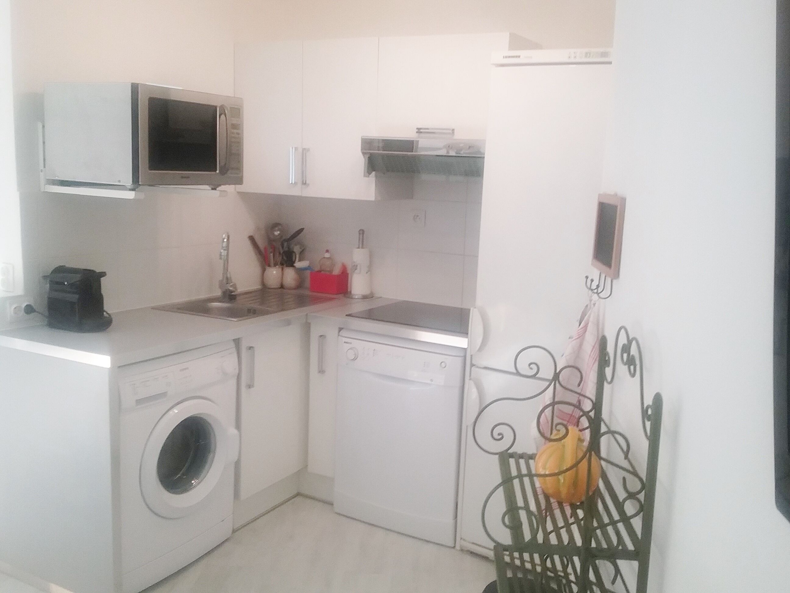 CANNES CENTRE: 45 m² air-conditioned / Sea view / Beach 80 m / / WIFI Internet