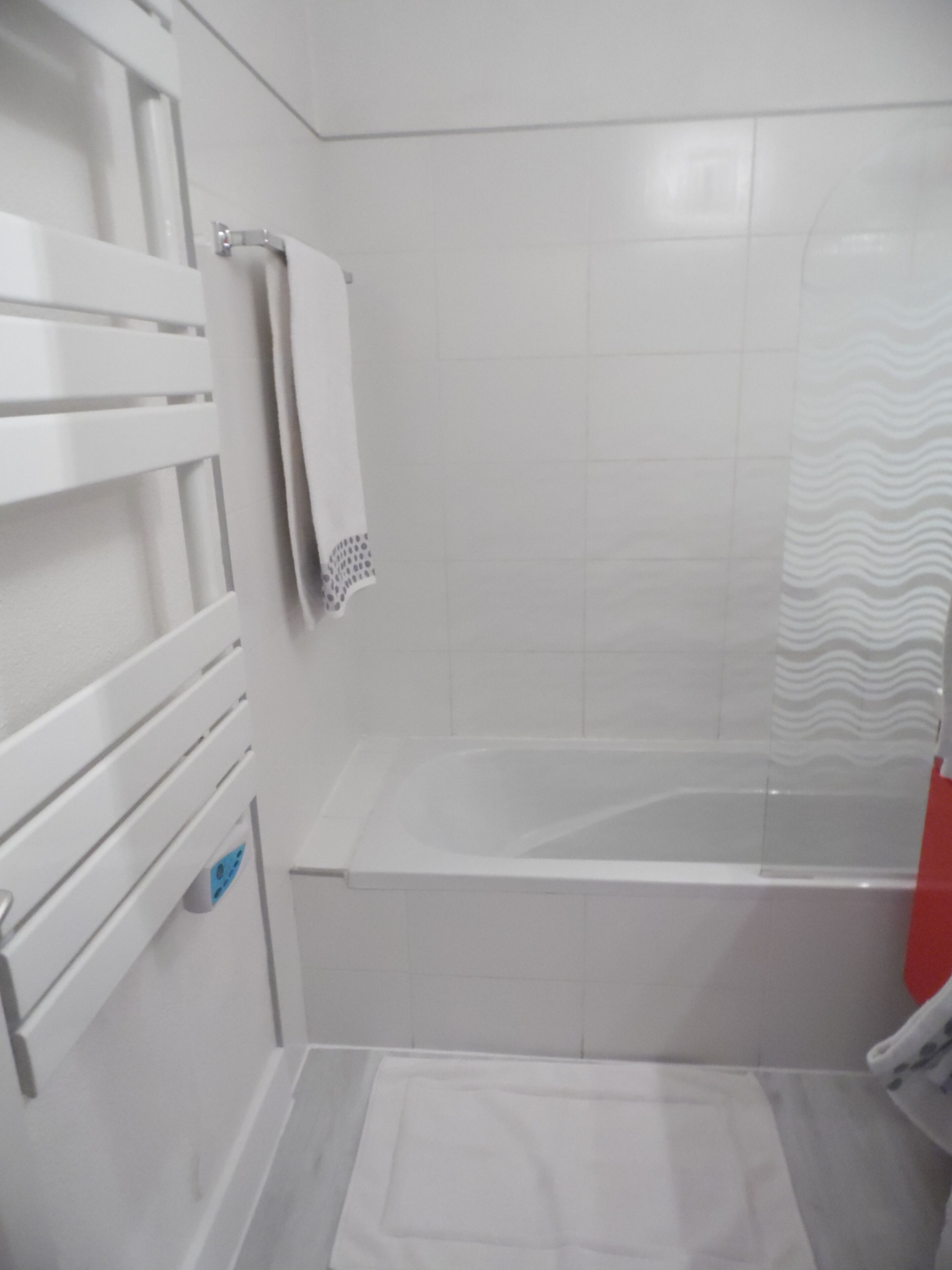 CANNES CENTRE: 45 m² air-conditioned / Sea view / Beach 80 m / / WIFI Internet