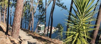 Casa Dos Vidros - Lakefront Charmer Villa