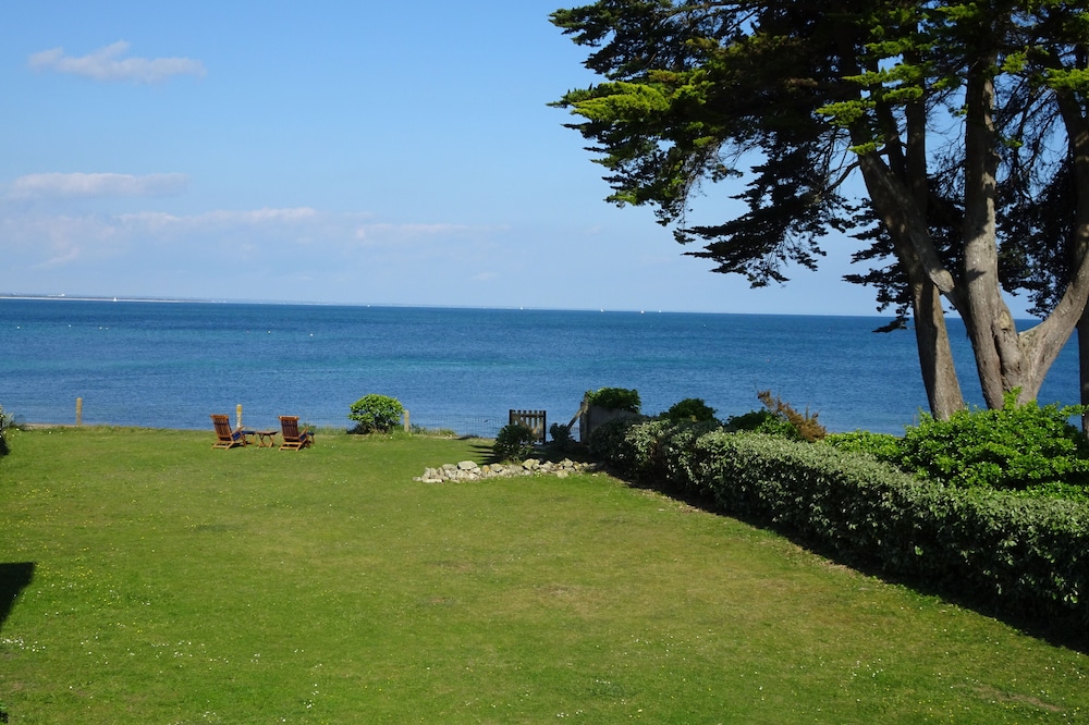Paradise in Loctudy, feet in the water! Direct access to the beach