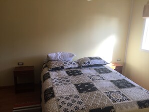 2 bedrooms, internet, bed sheets