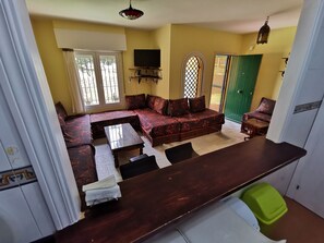 Télévision, lecteur de DVD, chaîne hi-fi