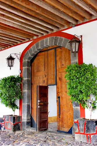 Cedro comfortable and cozy bedroom in 17th century house at 30 min. of Toluca