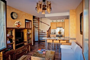 TV, books - Country Cottage / Gite - Salamanca House with character for 6 people (Vitigudino)