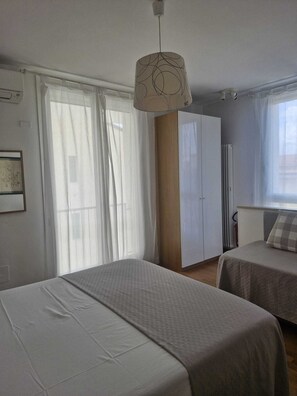 1 bedroom, in-room safe, desk, iron/ironing board