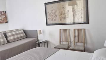 1 Schlafzimmer, Zimmersafe, Schreibtisch, Bügeleisen/Bügelbrett