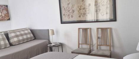 1 habitación, caja de seguridad en la habitación y escritorio
