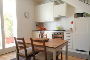 Dining - In Florence, sunny and beautiful two-story flat, well connected to the center (Firenze)