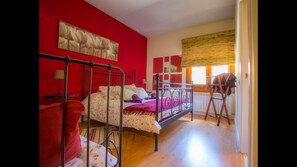 5 habitaciones, tabla de planchar con plancha, internet y ropa de cama