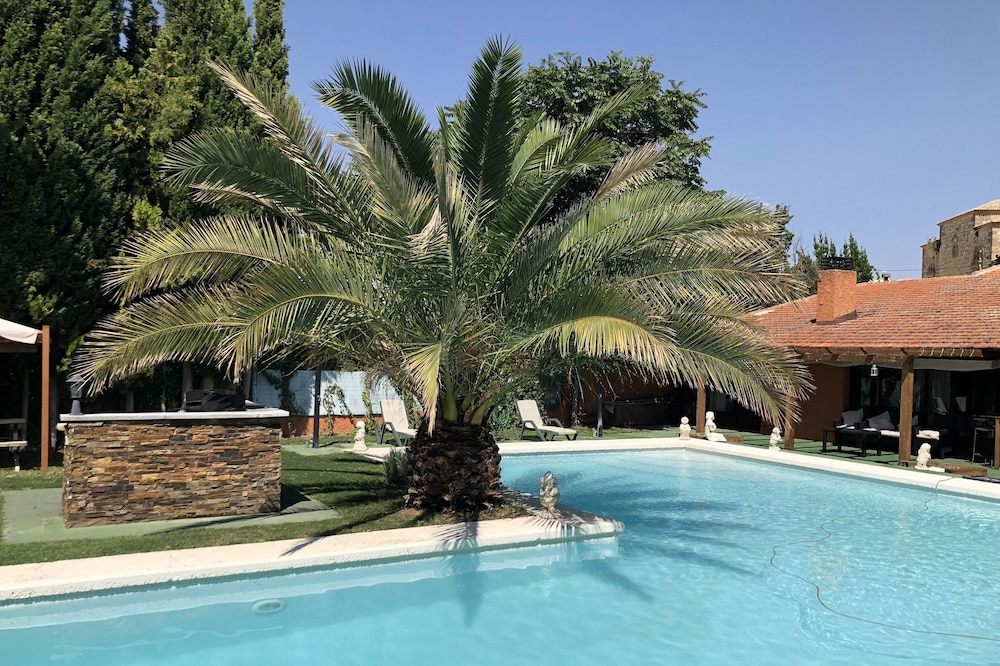 Beautiful rural house with SPA and pool 95 km from Madrid