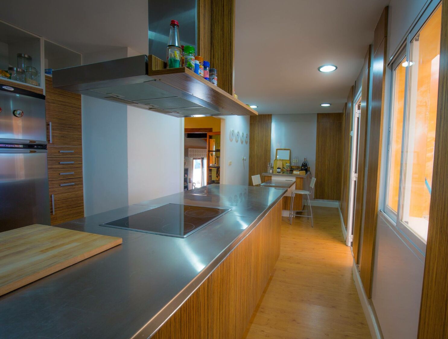 Kylskåp, mikrovågsugn, ugn och spishäll