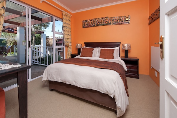 Bedroom 1 - Queen size bed