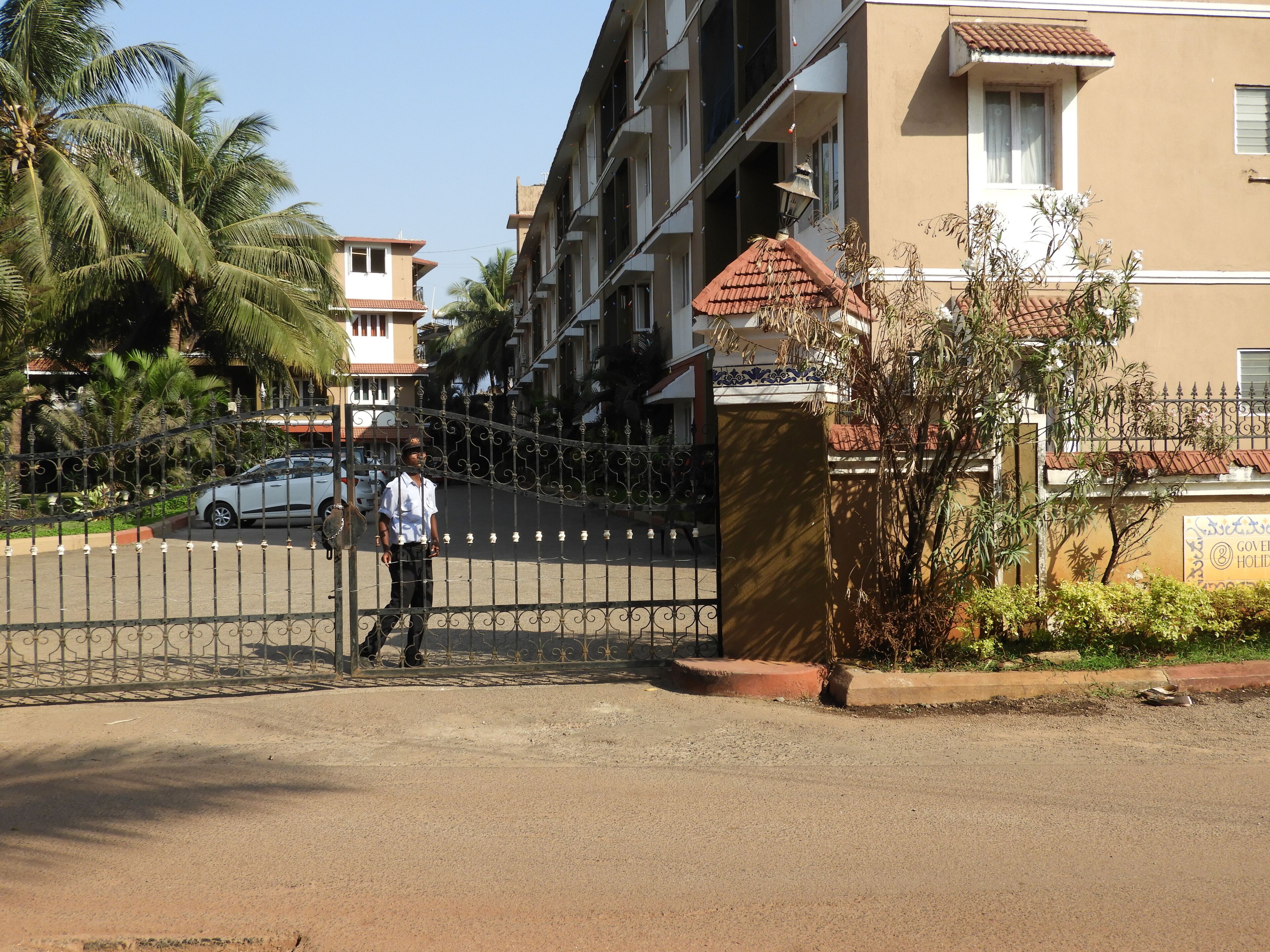 Beautifully furnish Apartment in Candolim with shared pool 