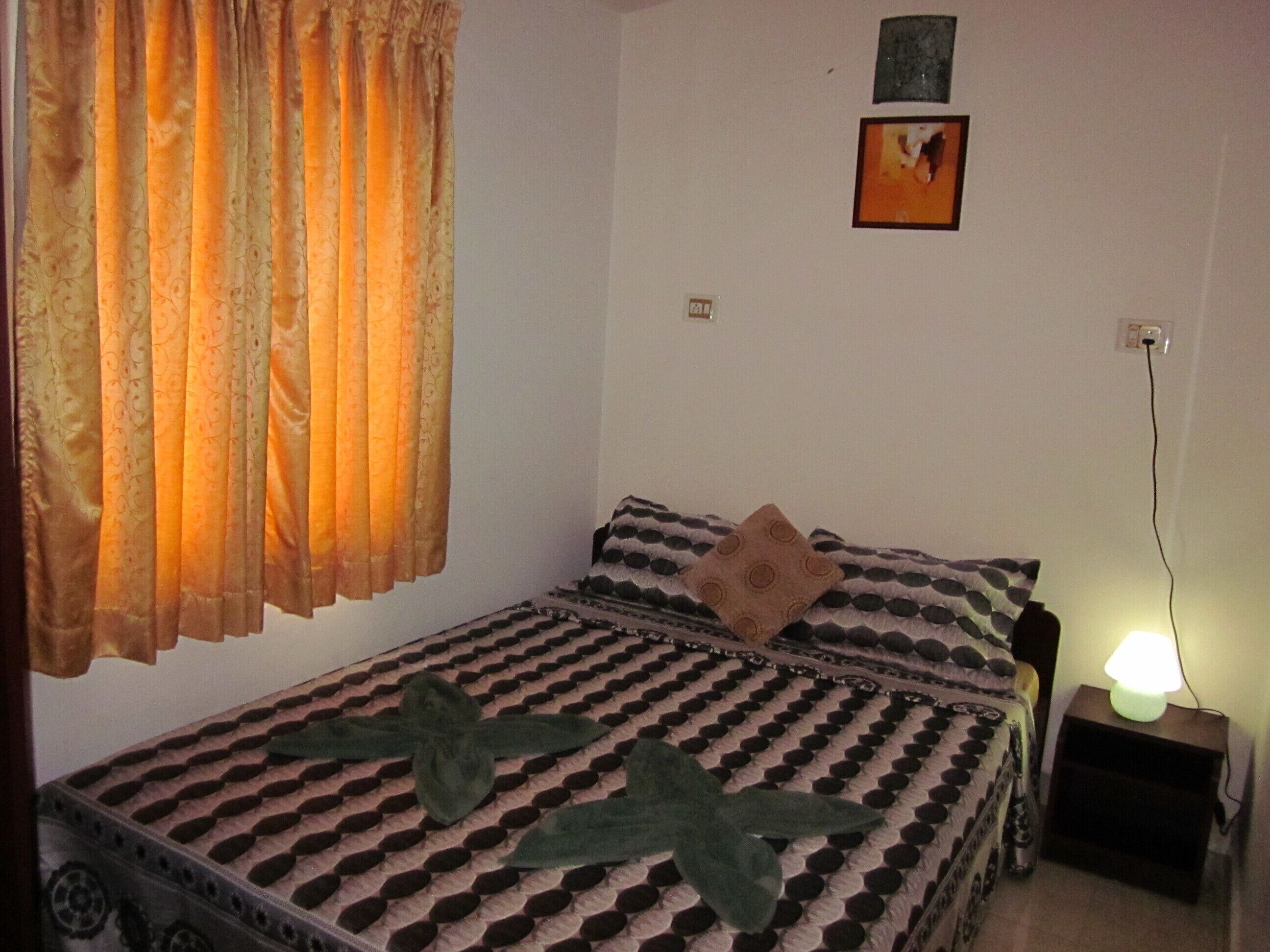 Beautifully furnish Apartment in Candolim with shared pool 