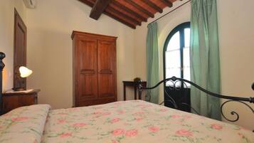 2 bedrooms, iron/ironing board, travel crib, free WiFi