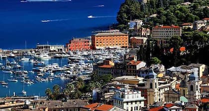 Beautiful Private House with Garden, Wifi (included) and parking space