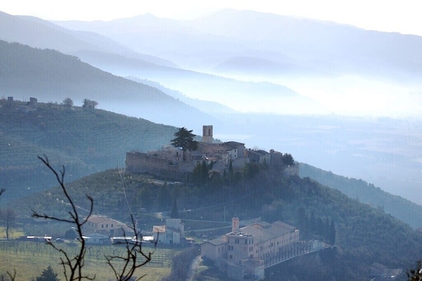 The castle of Campello Alto rises above the Spoleto Valley