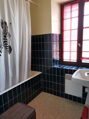 Duschwanne, Haartrockner, Bidet