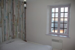 4 habitaciones, tabla de planchar con plancha y wifi
