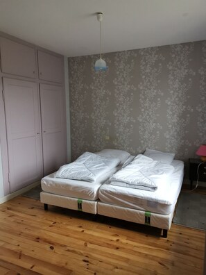 4 Schlafzimmer, Bügeleisen/Bügelbrett, WLAN