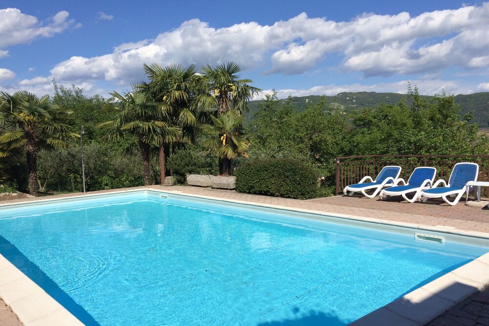 VALPOLICELLA HILLS ~ RELAX