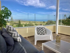 Télévision, cheminée, Netflix, livres