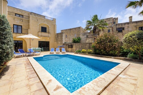 Dar ta Lonza, Villa in Gozo with private pool, quiet location & family friendly 