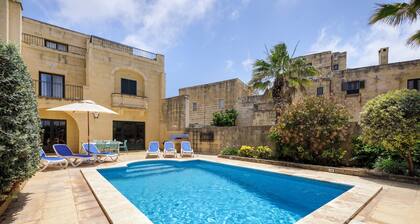 Dar ta Lonza, Villa in Gozo with private pool, quiet location & family friendly