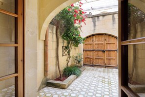 Interior - Dar ta Lonza, Villa in Gozo with private pool, quiet location & family friendly (Ghammar, Gozo)