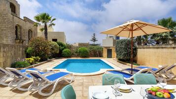 Outdoor pool, sun loungers