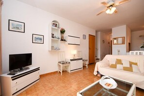 TV - Mare Verde 68 - Two Bed with sea and pool views (Costa Adeje)