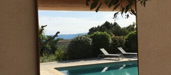 LARGE HOUSE, GORDES , heated swimming pool , view over Goult, Roussillon
